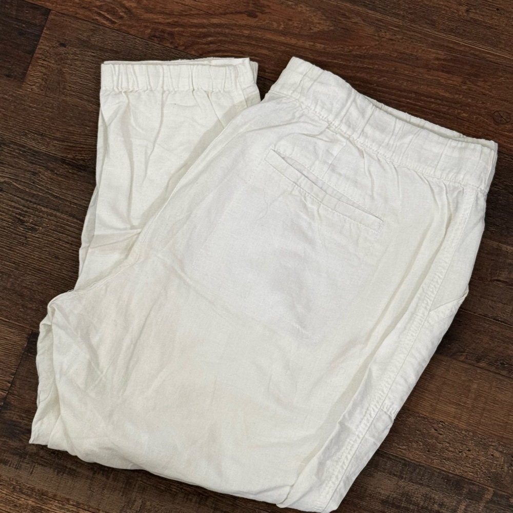 GAP Woman’s Linen Cream Joggers